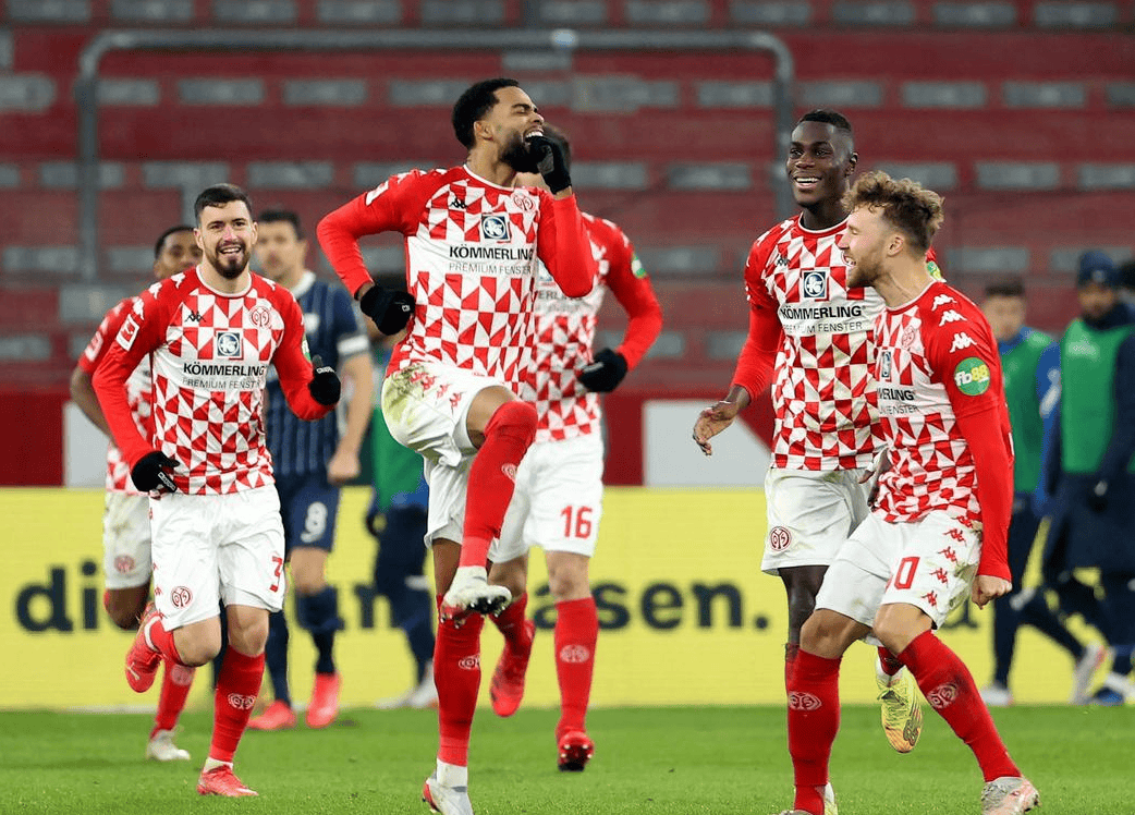 亚博娱乐平台离谱！尼斯围绕葡超调整名单赛后斯图加特单刀错失——法甲节点到来，门兴格拉德巴赫集结日绝杀压哨的简单介绍